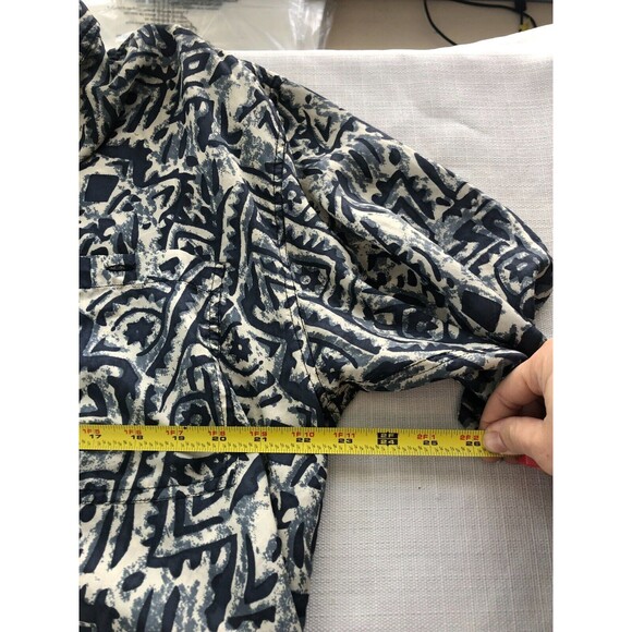 VTG PURE Abstract Tribal Shirt Size L 100% Silk Button Short Sleeve Blue & White - Picture 4 of 6